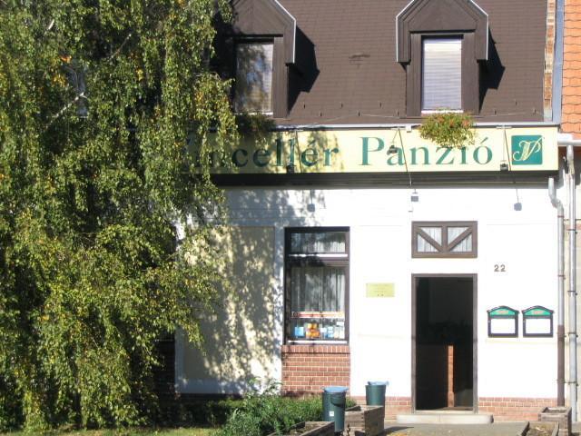 Hotel Vinceller Panzio Es Etterem Gyöngyös Exterior foto